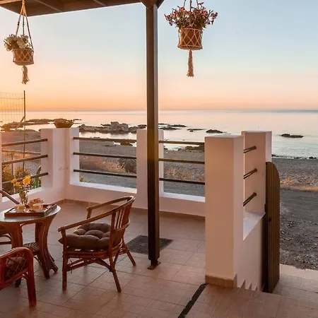 Tsampika's Beachfront House In Stegna Apartament