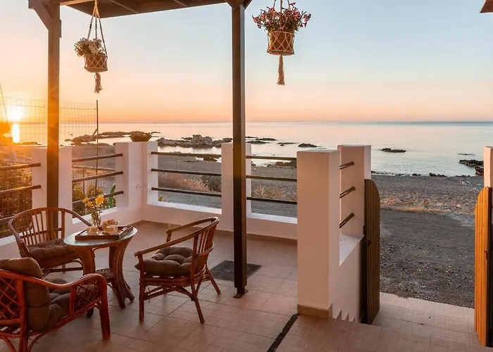 Tsampika's Beachfront House In Stegna Daire